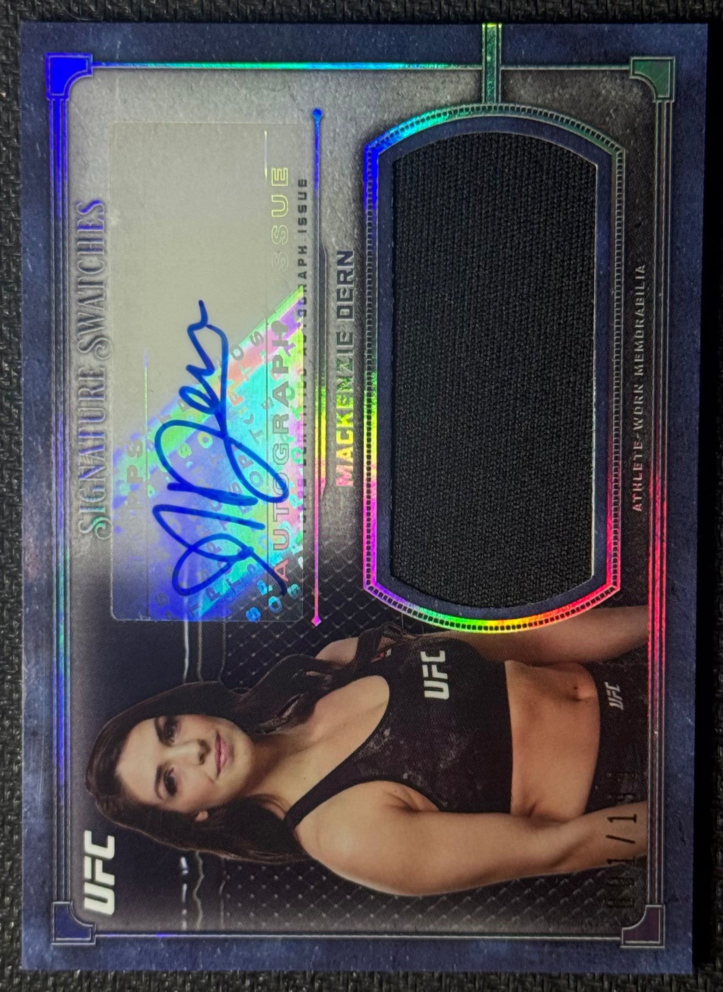 2019 Topps UFC Museum Collection Signature Swatches Mackenzie Dern #/199 Auto